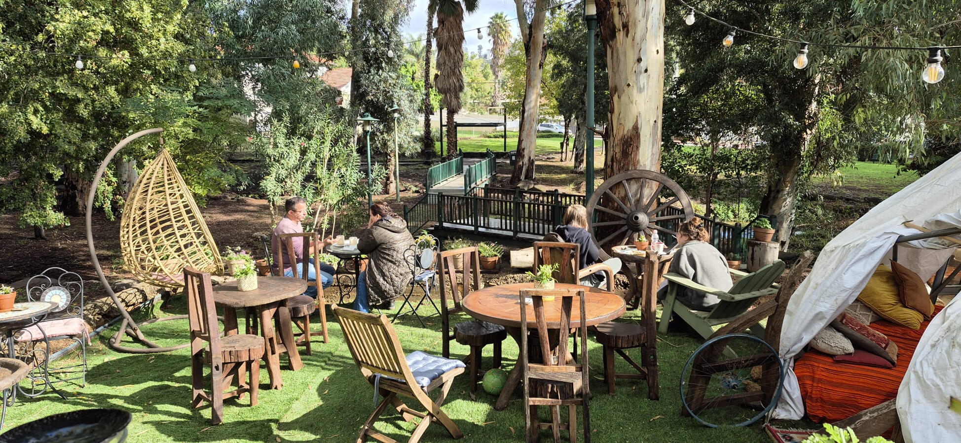 מאיולה: בית.קפה.טבע מאיולה: בית.קפה.טבע