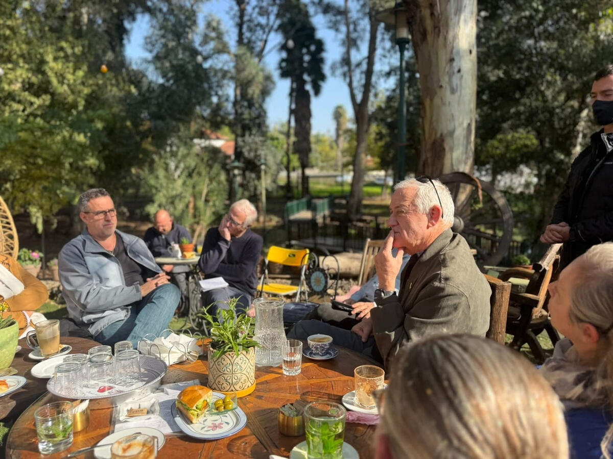 מאיולה: בית.קפה.טבע מאיולה: בית.קפה.טבע